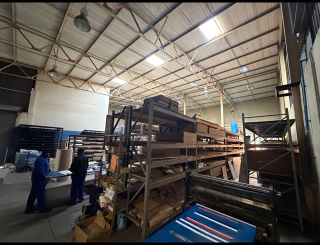 1,895M² WAREHOUSE TO LET IN KYALAMI